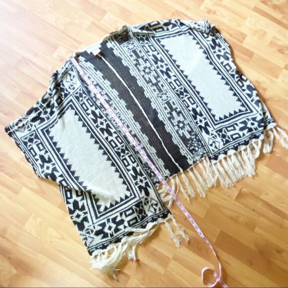 Flying Tomato Western Boho Poncho Sweater with Fringe Size Small/Medium - Picture 8 of 12